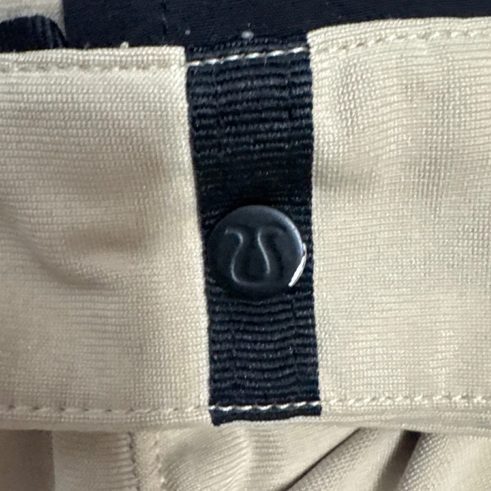 Lululemon Commission Short 9 Warpstreme Tan Khaki Mens Size 38 Golf Chino Shorts